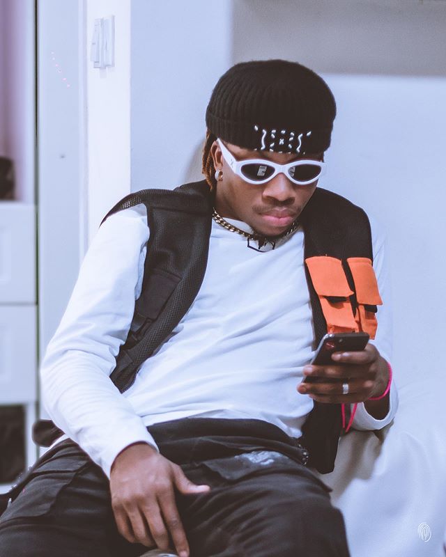 Oxlade delivers an outstanding live performance of 'Pay Me'