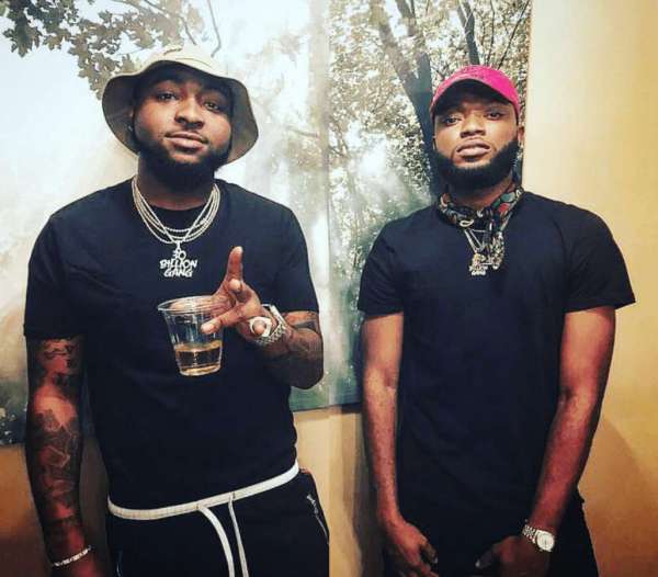 Dremo shows off The &quot;700k&quot; Shirt Davido Gave Him, Slams &quot;Aprokos&quot; »