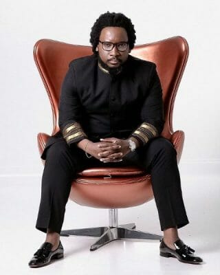 Gospel Singer, Sonnie Badu receives Award from Joe Biden.