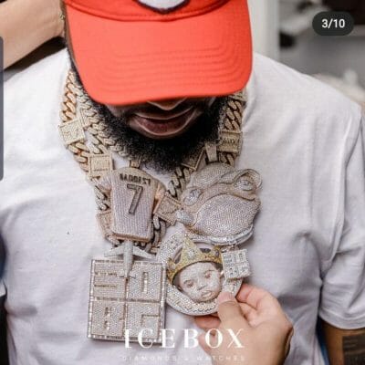 Nigerian artists with customized diamond chains