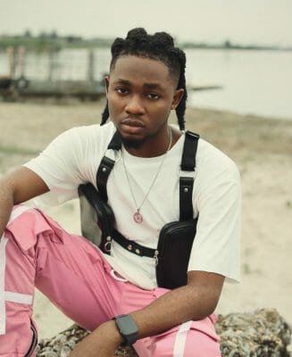 Omah Lay recovers his Pendant that went missing during a performance