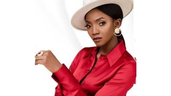 Top 10 Nigerian artistes that are very good with love songs