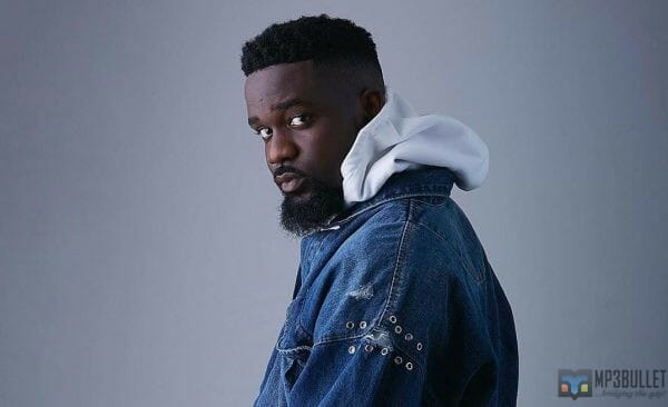 Sarkodie urges fans to visit hospitals and police stations for a reality check