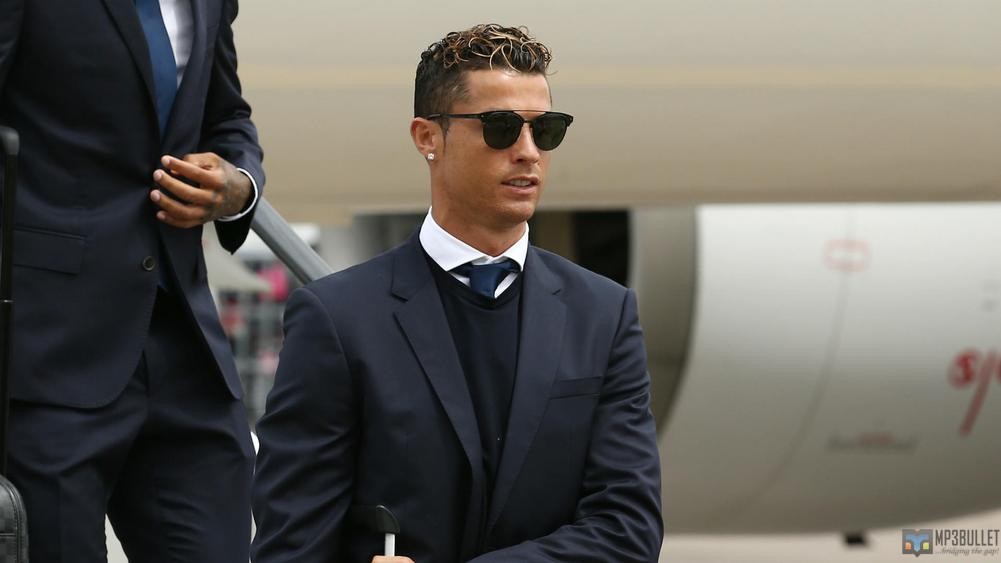 Cristiano Ronaldo set new record, becomes the first player to......