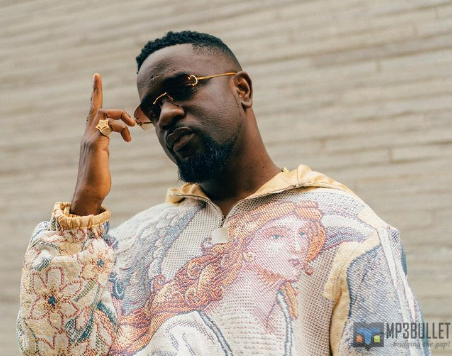 Watch Moment Where A Bouncer Nearly Pushed Sarkodie's Sister Off The Stage
