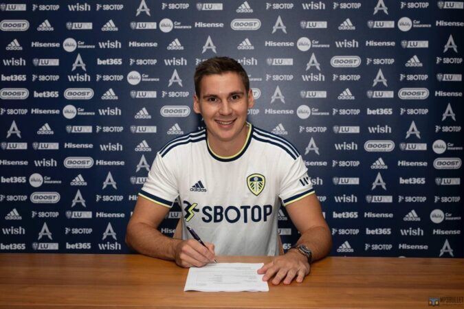 Leeds announce the signing of Maximilian Wober from Red Bull Salzburg