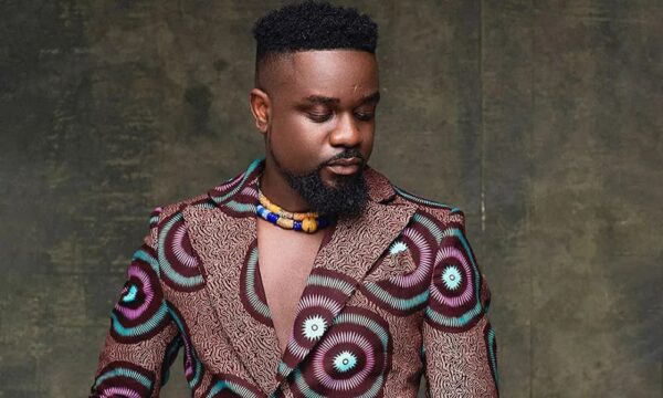 A fan offers Sarkodie advice on working with Bob Marley.