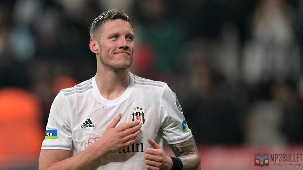 Wout Weghorst to undergo Manchester United medical