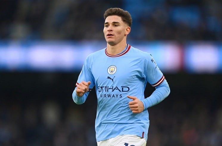 Julian Alvarez extends contract with Manchester City until 2028.